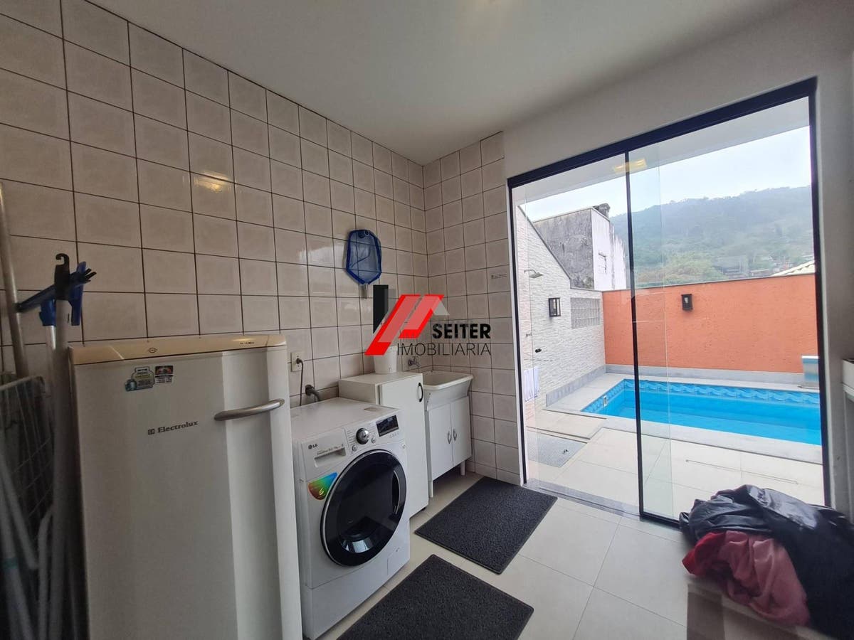 Casa de 4 dormitorios a venda Saco dos Limoes regiao central e proximo a UFSC