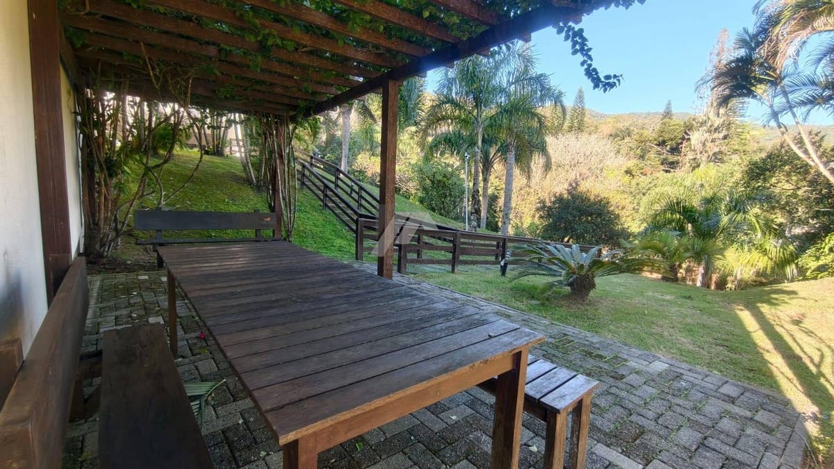 Cobertura 3 suites para alugar no Itacorubi Florianópolis