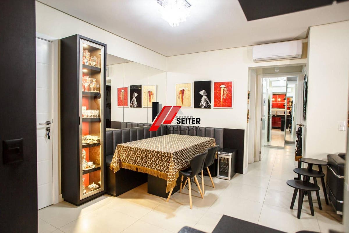 Apartamento à venda no bairro Trindade em Florianópolis.