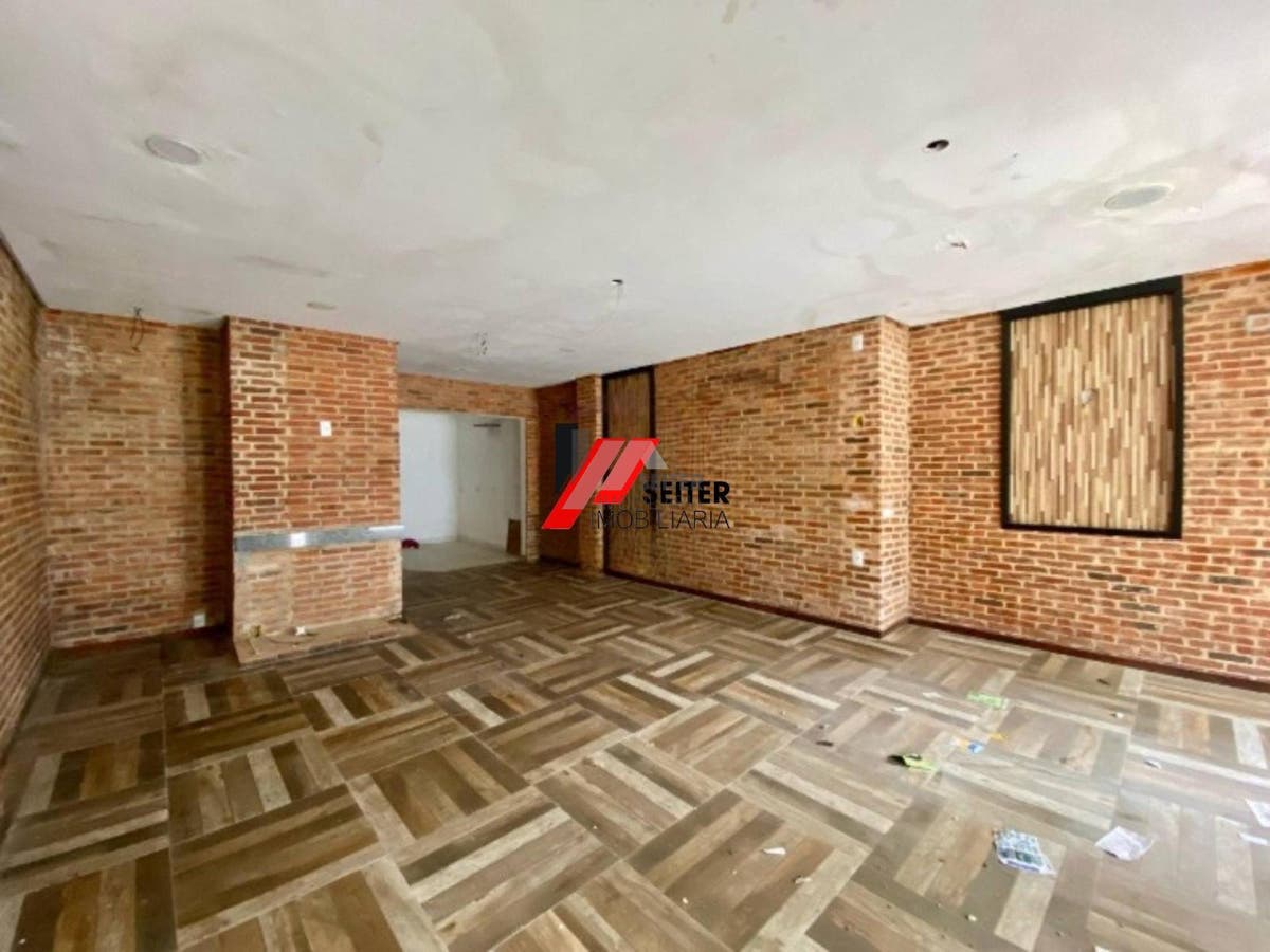Casa comercial para locação centro de Florianópolis proximo mercado hippo