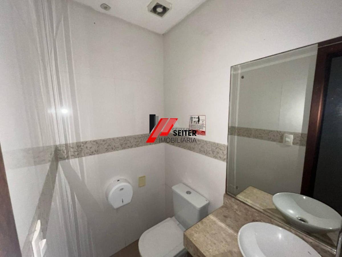 Casa comercial para locação centro de Florianópolis proximo mercado hippo