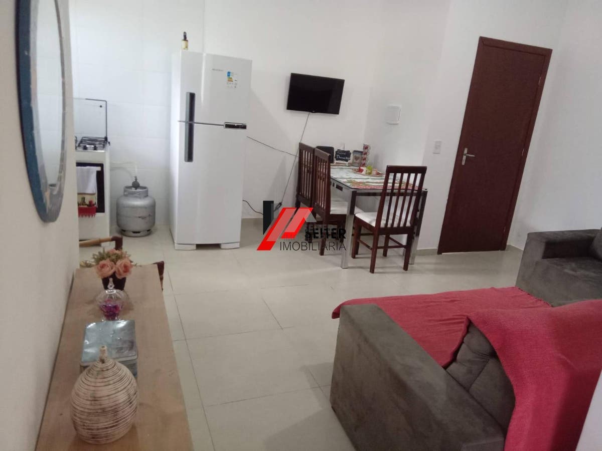 Apartamento térreo de 2 dormitórios à venda na praia do Campeche em Florianópolis