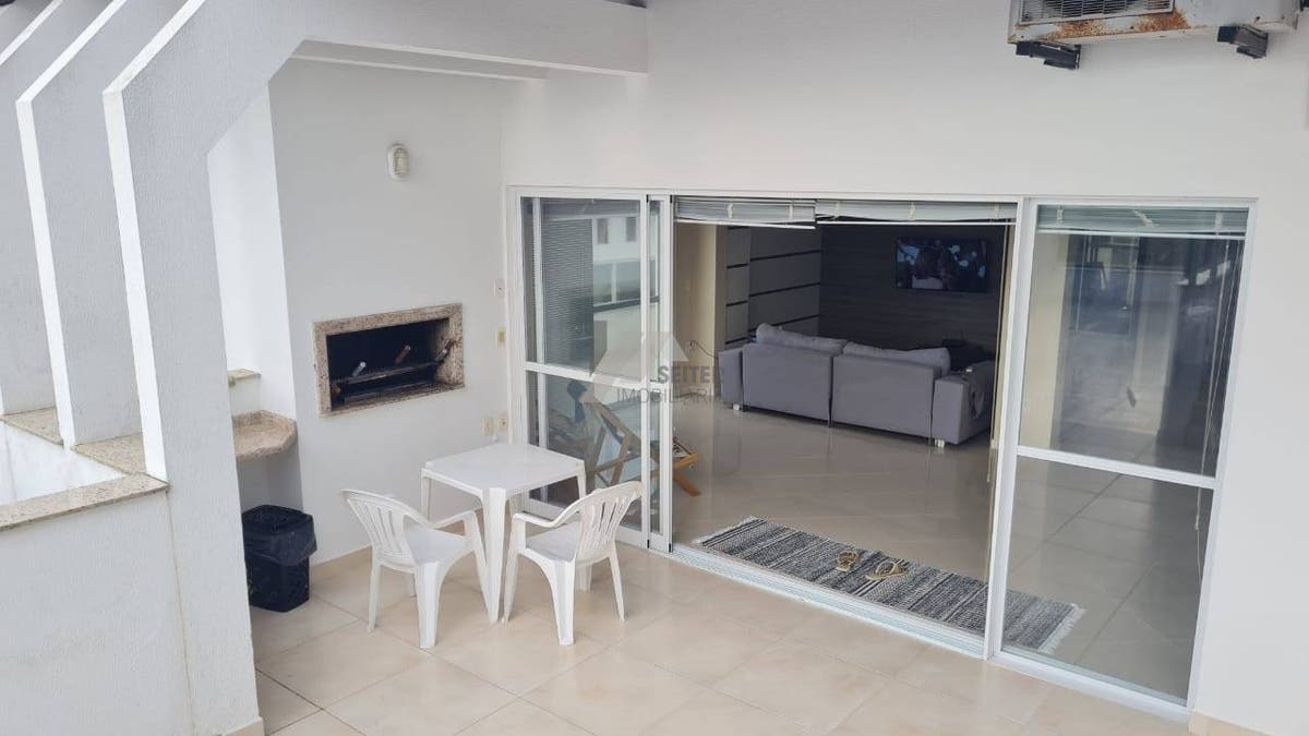 Cobertura com 2 quartos e 2 suítes em João Paulo, Florianópolis