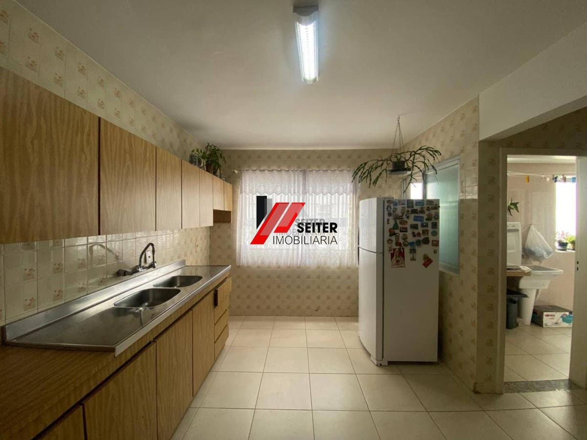 Apartamento com 3 dormitórios à venda no centro de Florianópolis