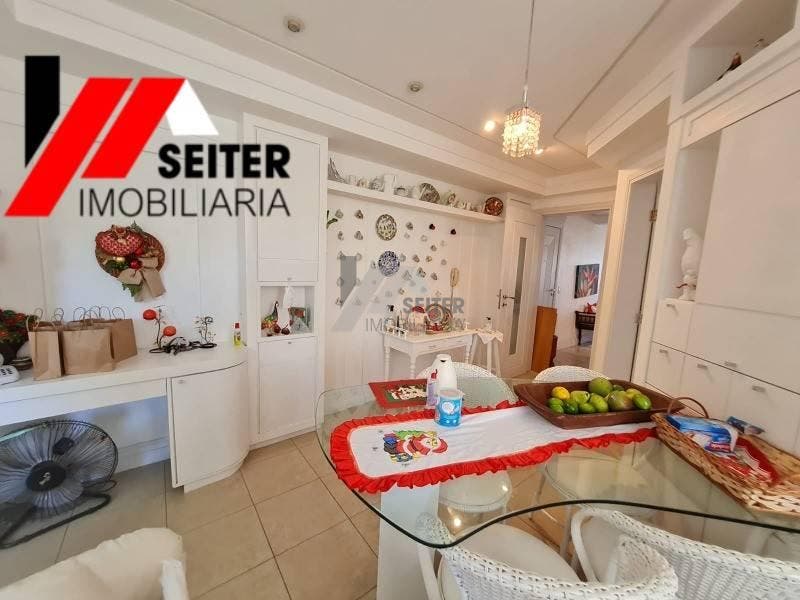 Apartamento de 3 dormitórios a venda Centro de Florianópolis