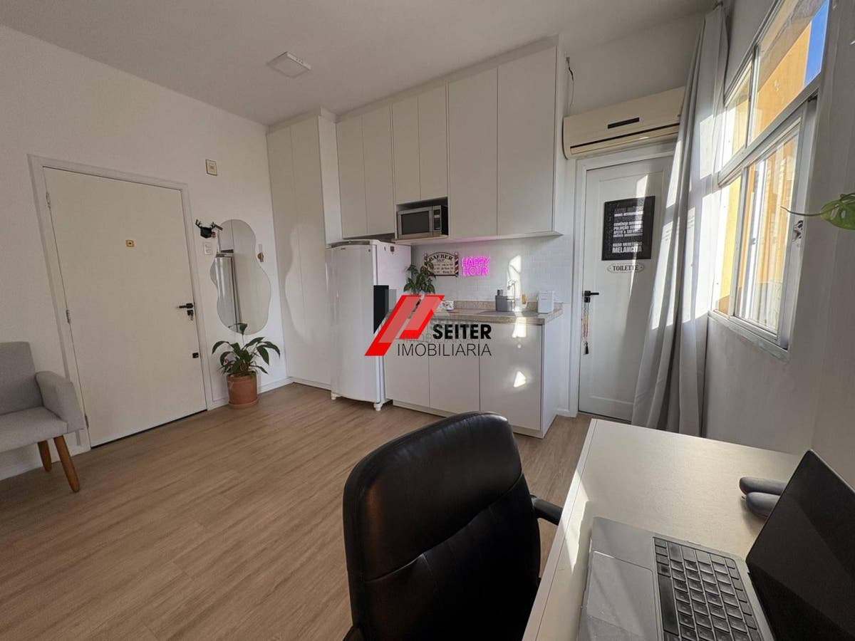 Sala Comercial à Venda no Centro em Florianópolis - foto 11