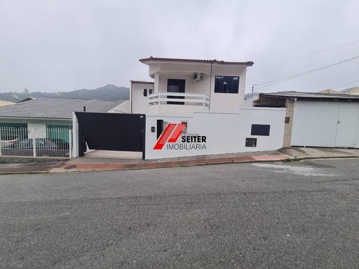 Casa de 4 dormitorios a venda Saco dos Limoes regiao central e proximo a UFSC