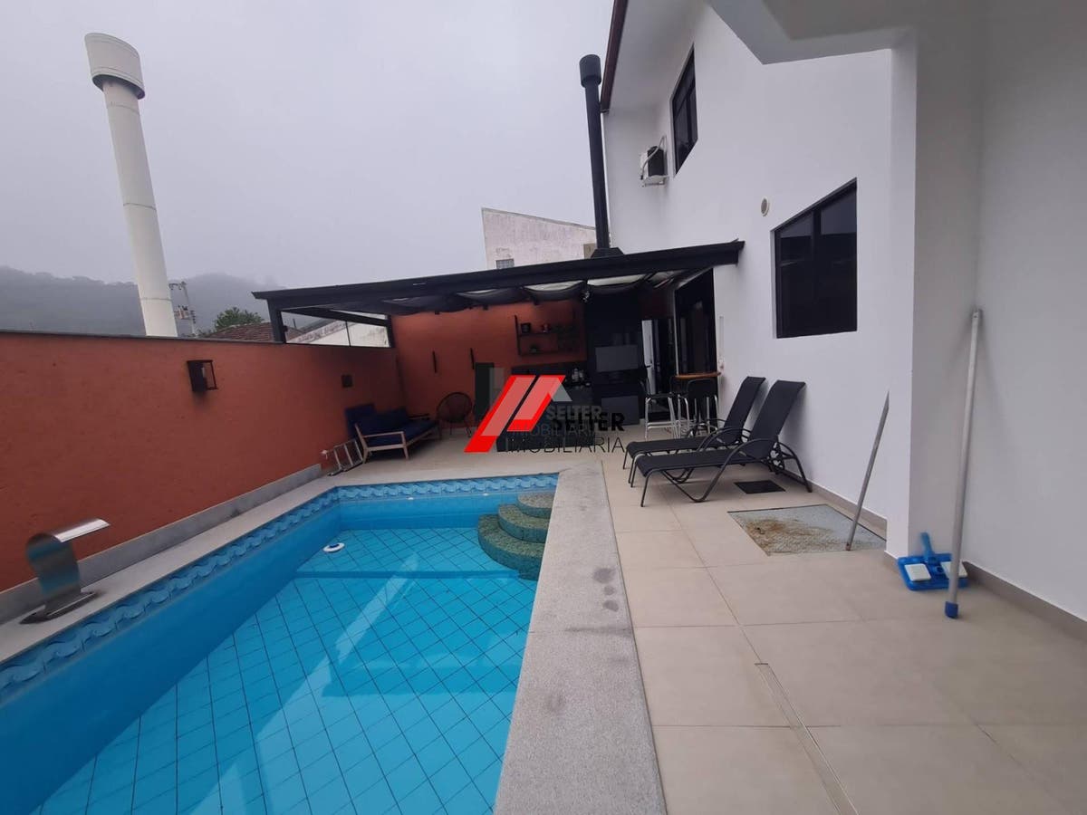 Casa de 4 dormitorios a venda Saco dos Limoes regiao central e proximo a UFSC