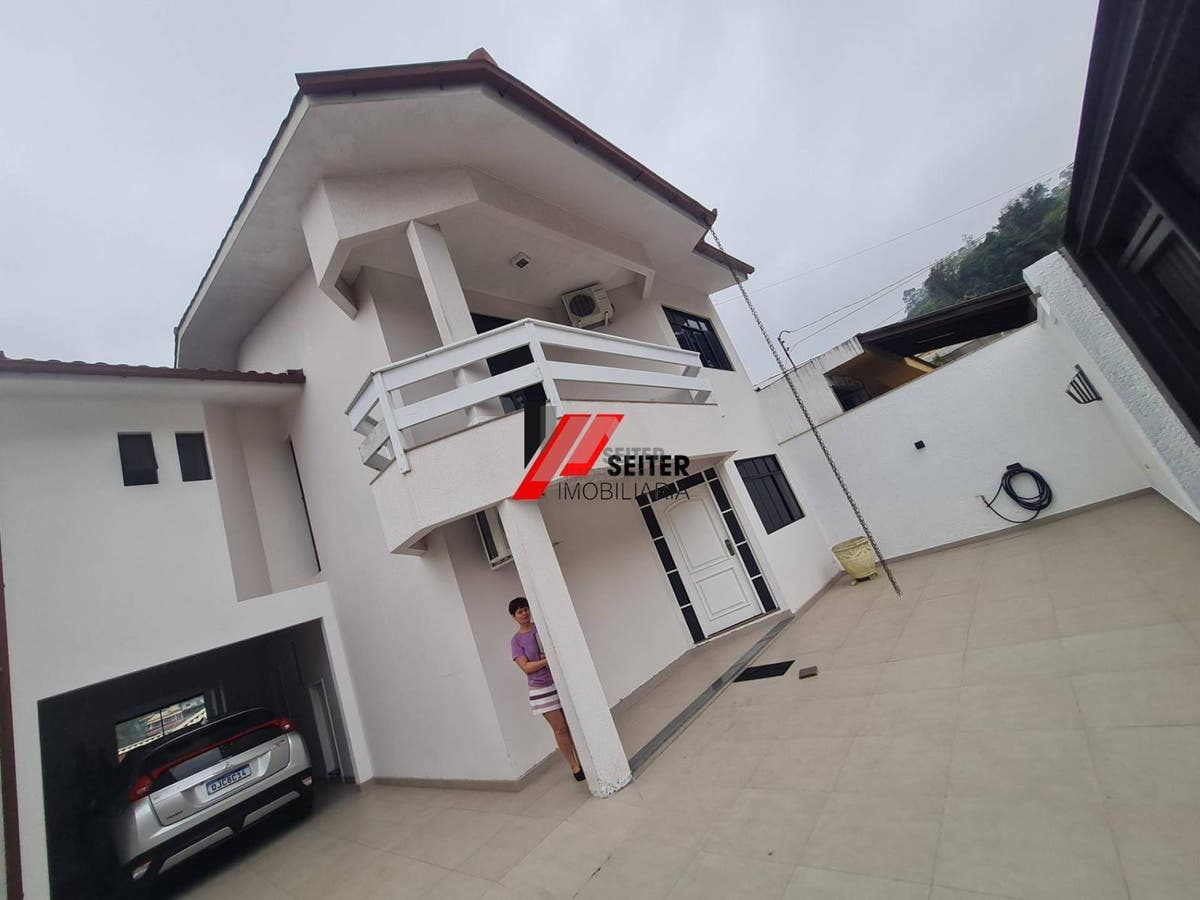Casa de 4 dormitorios a venda Saco dos Limoes regiao central e proximo a UFSC