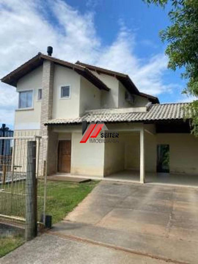 Casa com 4 dormitórios no Campeche
