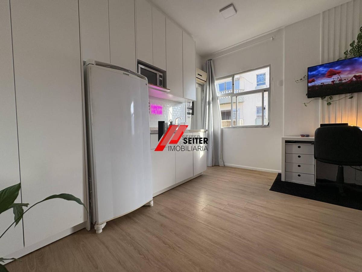 Sala Comercial à Venda no Centro em Florianópolis - foto 12