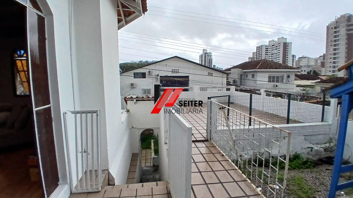 Casa a venda na agronomica