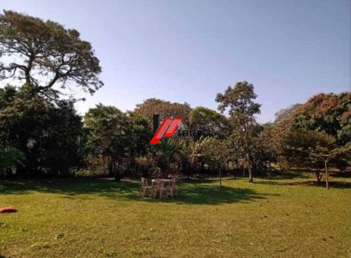 Casa à venda na praia do Santinho com terreno grande à500 metros do mar