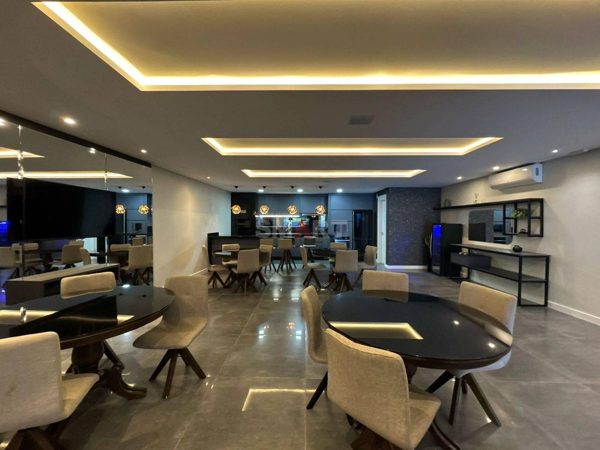 Apartamento com 3 Suítes à Venda no Jaraguá Esquerdo