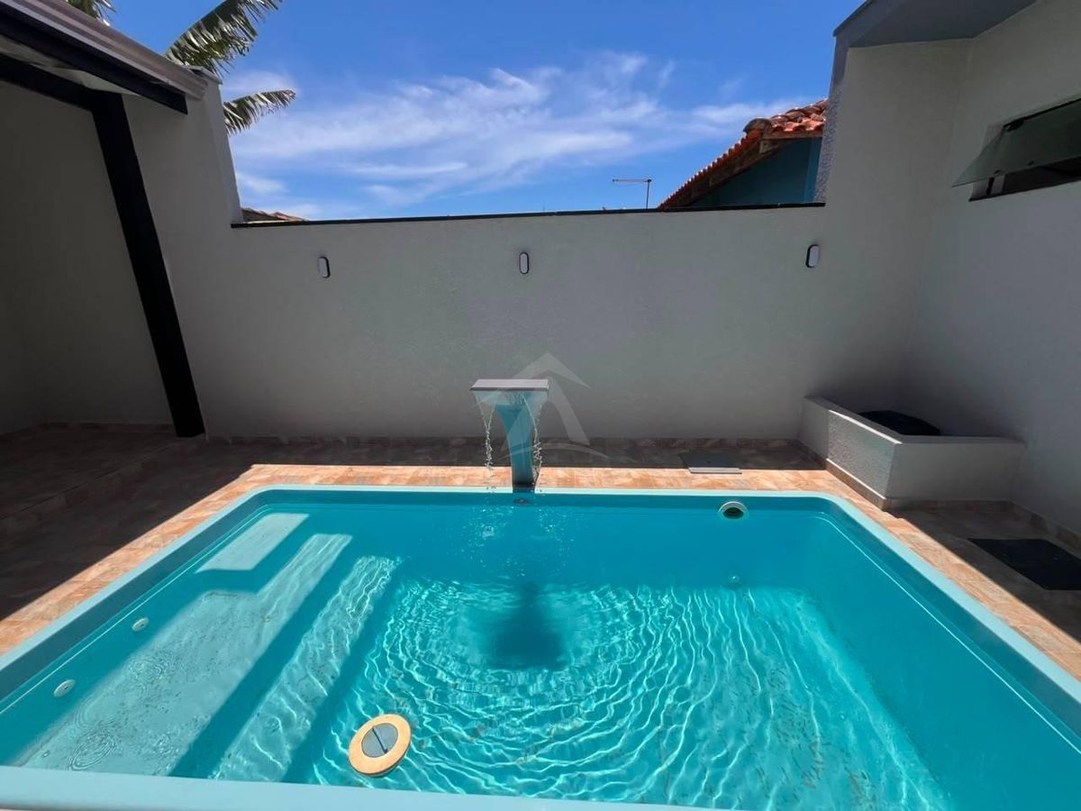 Casa com piscina, 3 quartos sendo 1 suite, bal. Principe
