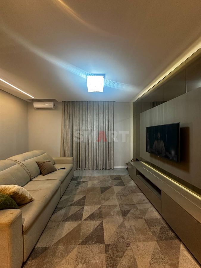 Geminado com 3 quartos e piscina semimobiliado