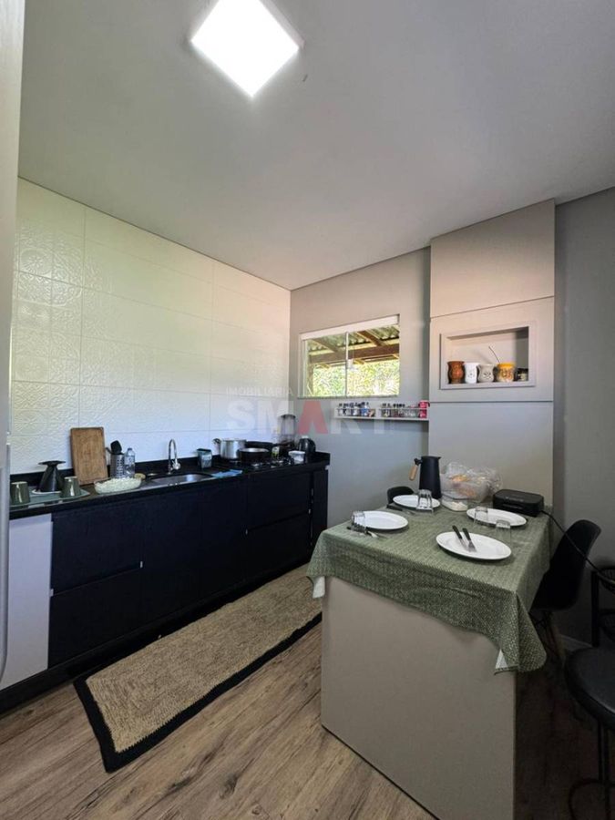 Casa com Piscina no Terraço e Ampla Área Externa no Bairro Ilha da Figueira