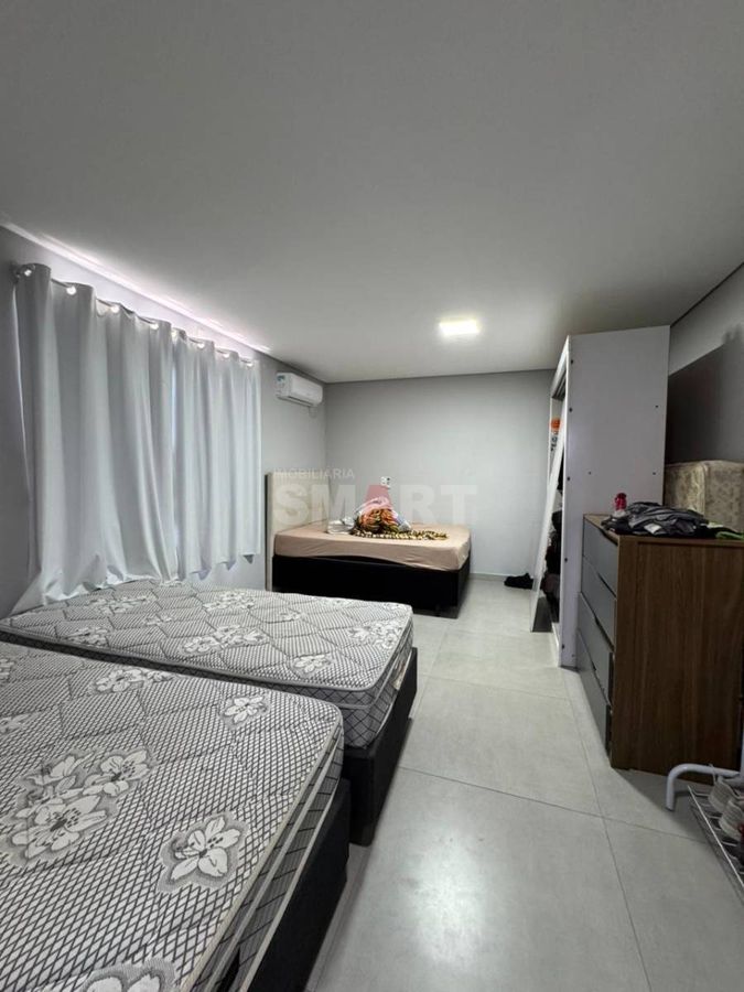 Casa com Piscina no Terraço e Ampla Área Externa no Bairro Ilha da Figueira