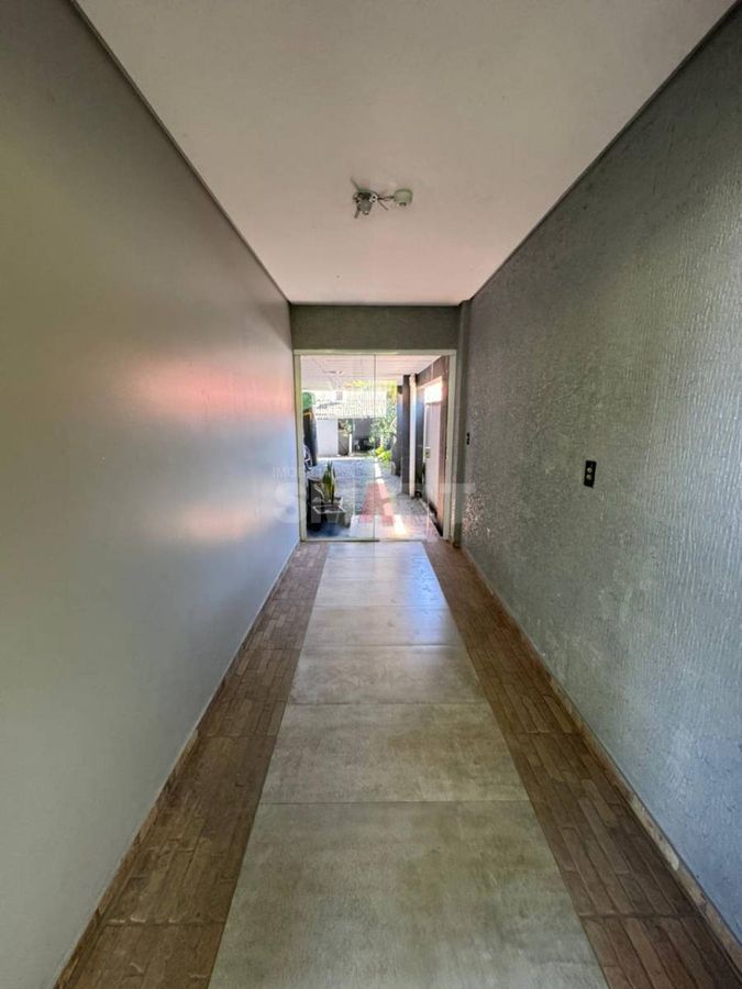 Casa com Piscina no Terraço e Ampla Área Externa no Bairro Ilha da Figueira