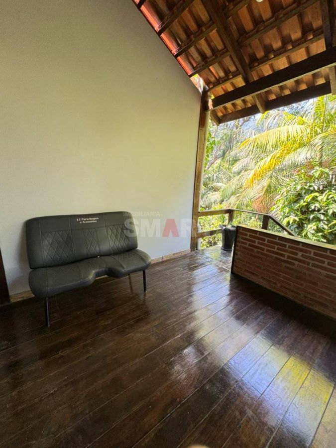 Casa com Piscina no Terraço e Ampla Área Externa no Bairro Ilha da Figueira