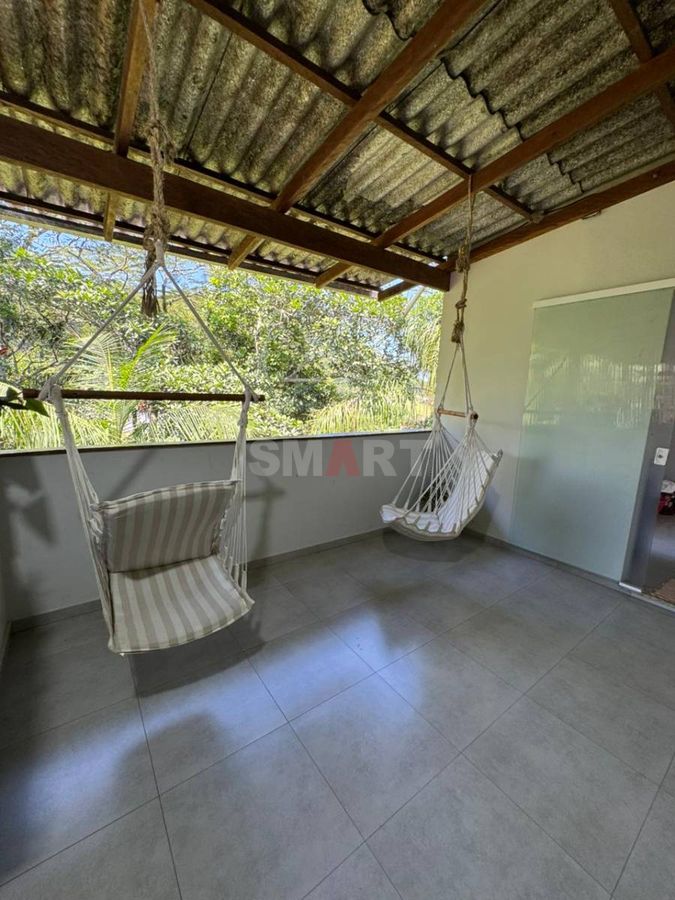 Casa com Piscina no Terraço e Ampla Área Externa no Bairro Ilha da Figueira