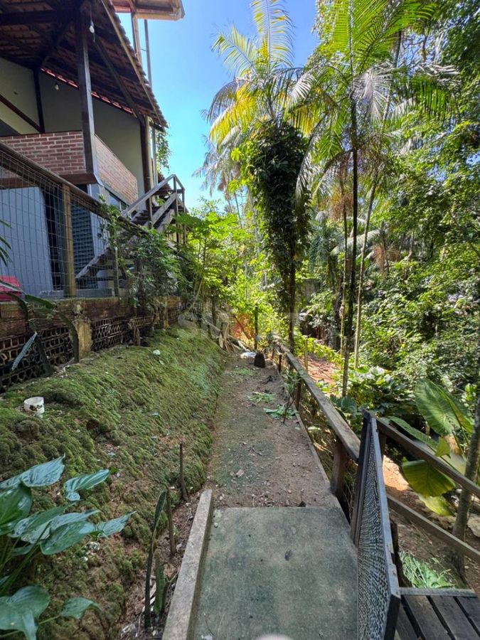 Casa com Piscina no Terraço e Ampla Área Externa no Bairro Ilha da Figueira