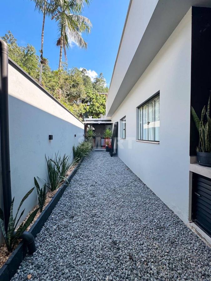 Casa Geminada Mobiliada com 1 Suíte e 2 Quartos à Venda no Vila Nova