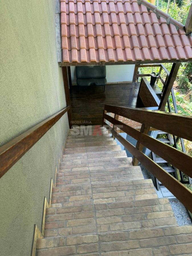 Casa com Piscina no Terraço e Ampla Área Externa no Bairro Ilha da Figueira
