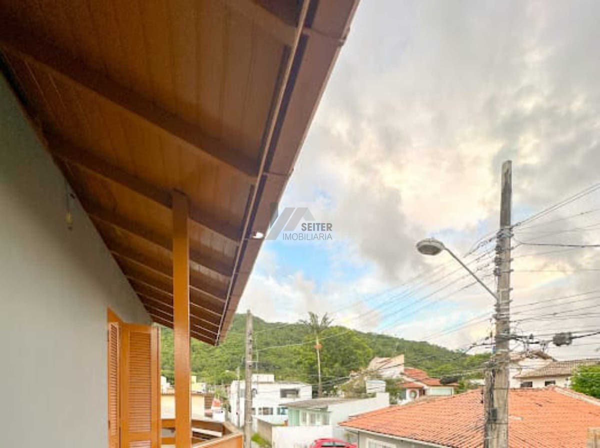 Casa de 5 dormitórios para Venda na Cachoeira do Bom Jesus- Florianópolis