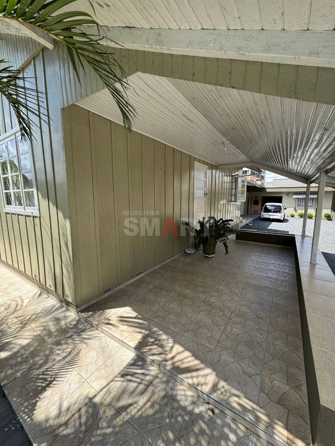 Terreno com 924,27m² com 2 Casas e Piscina no Bairro Vila Lenzi (Avalia Permuta)