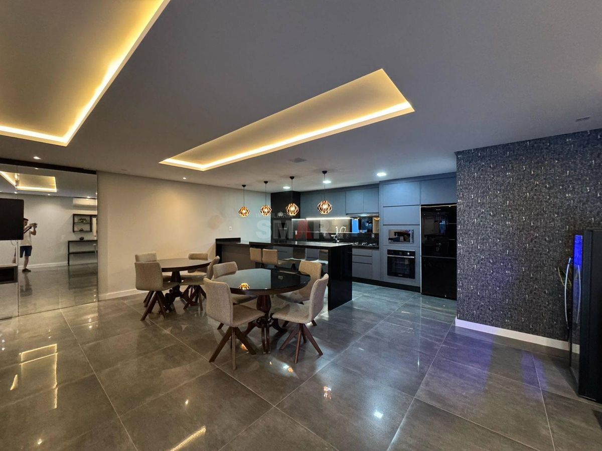 Apartamento com 3 Suítes à Venda no Jaraguá Esquerdo