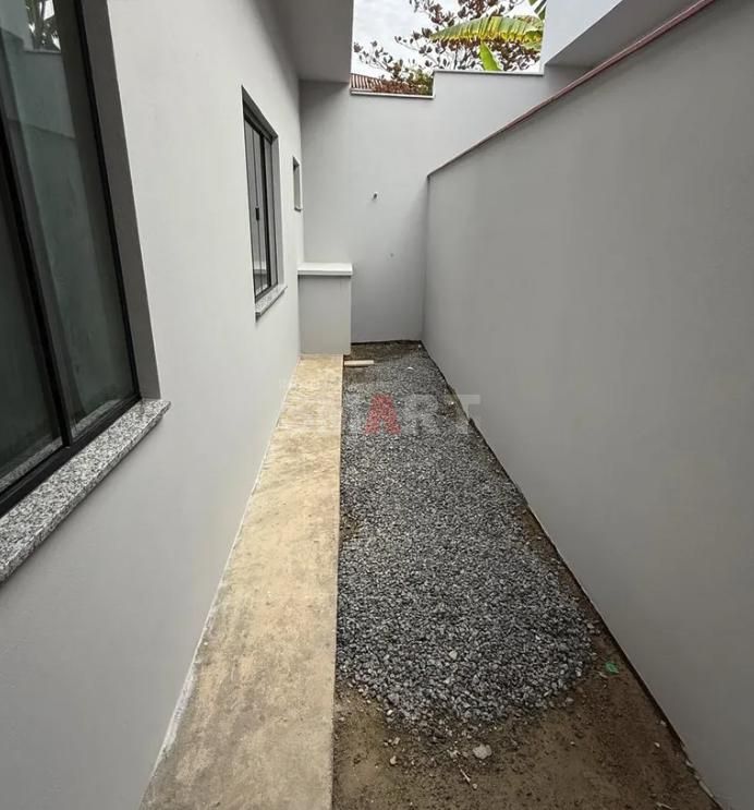 Casa Geminada 1 Suíte + 1 Quarto e Churrasqueira