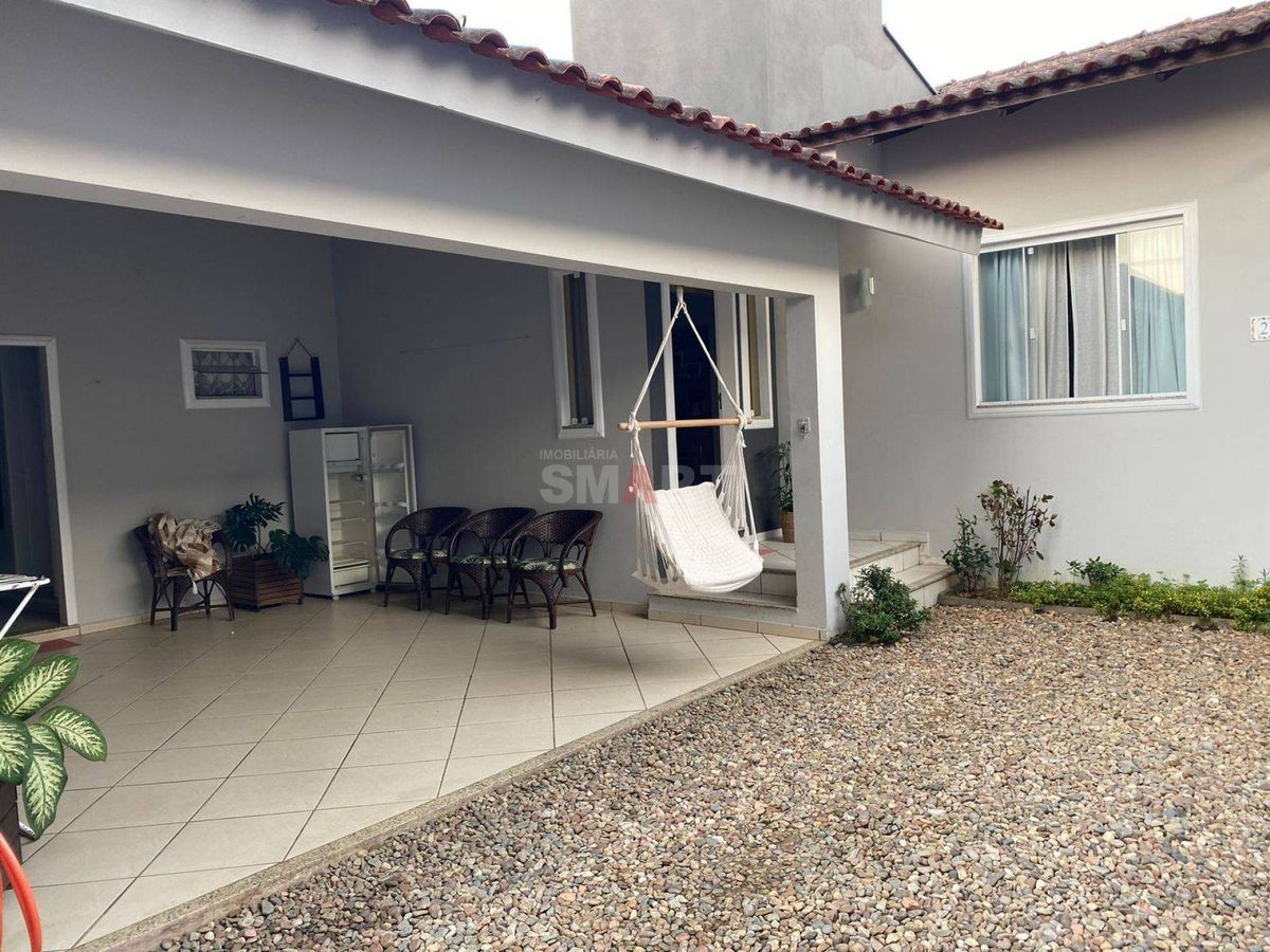 Casa com 01 Suíte + 02 Quartos à Venda no Água Verde