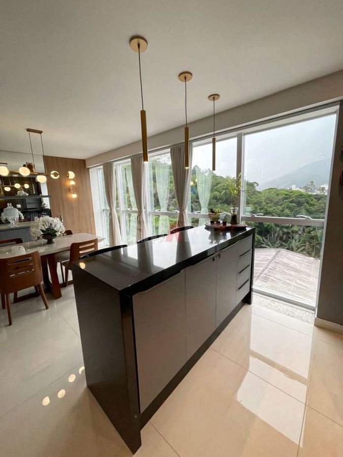 Apartamento Mobiliado com 03 Suítes à Venda no Centro