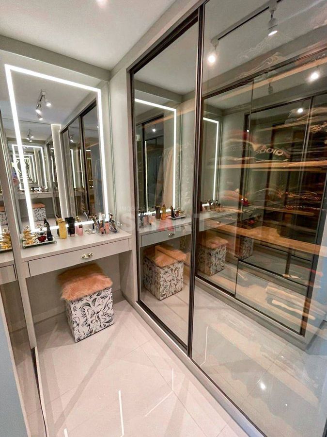 Apartamento Mobiliado com 03 Suítes à Venda no Centro