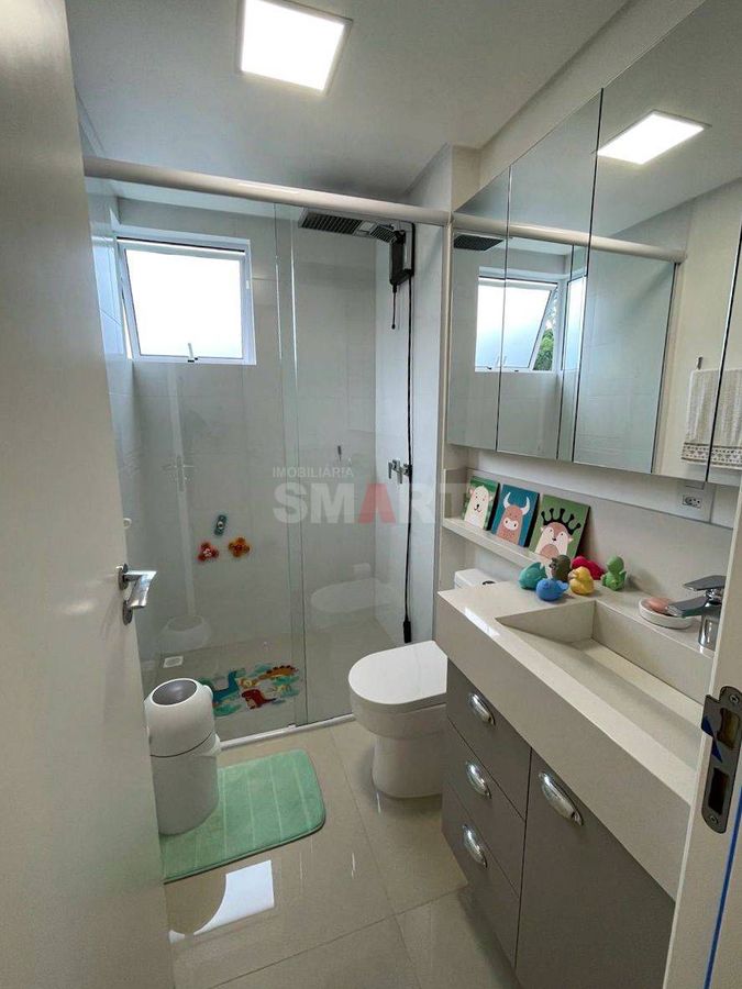 Apartamento Mobiliado com 03 Suítes à Venda no Centro