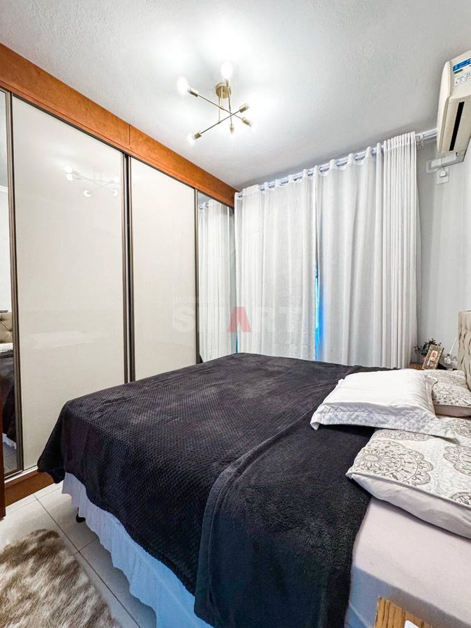 Casa Geminada Semimobiliada com 1 Suíte e 1 Quarto à Venda