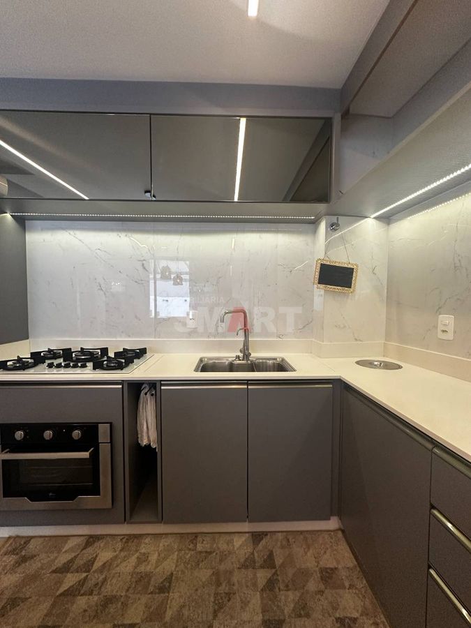 Geminado com 3 quartos e piscina semimobiliado