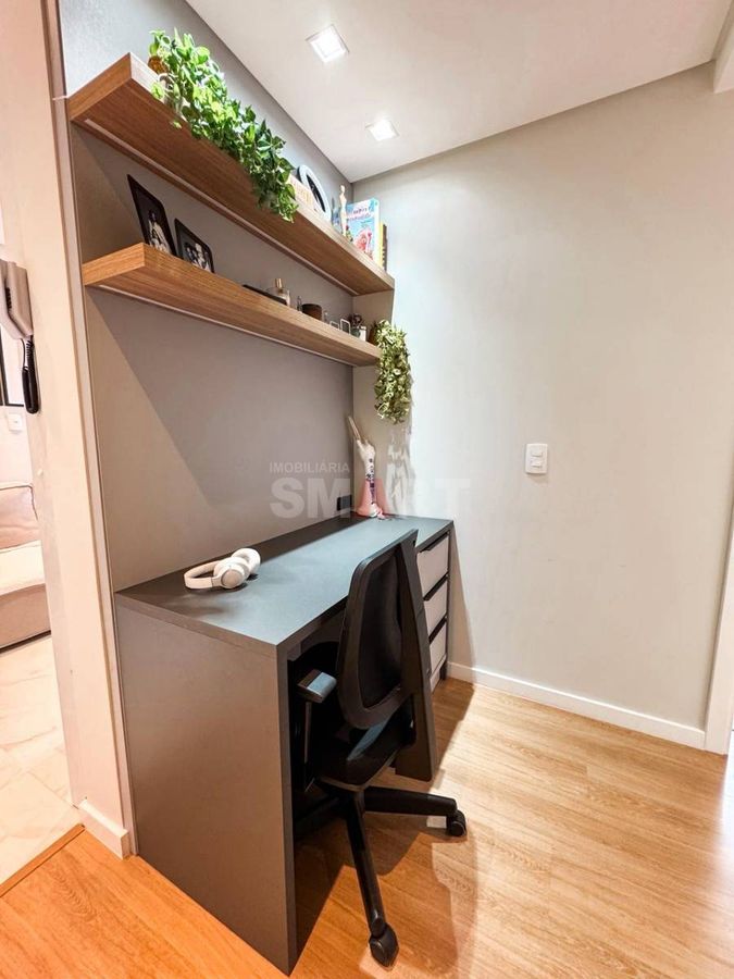 Apartamento Semimobiliado com 1 Suíte e 1 Quarto no Bairro Nova Brasília