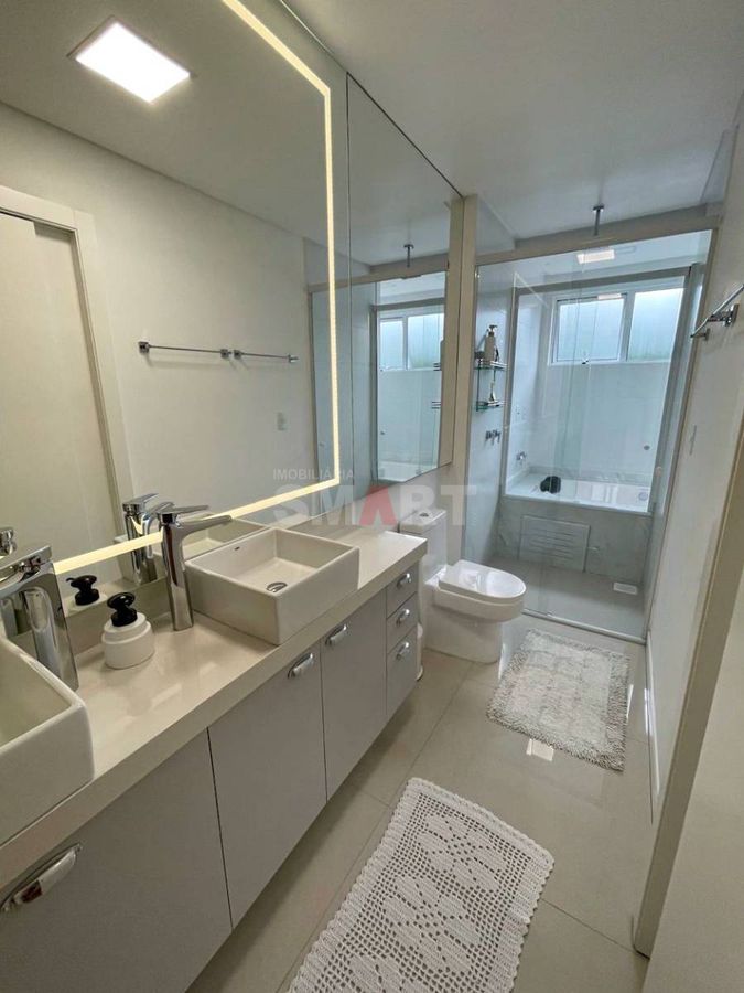 Apartamento Mobiliado com 03 Suítes à Venda no Centro