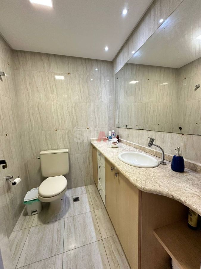 Apartamento Semimobiliado com 03 Quartos no Centro