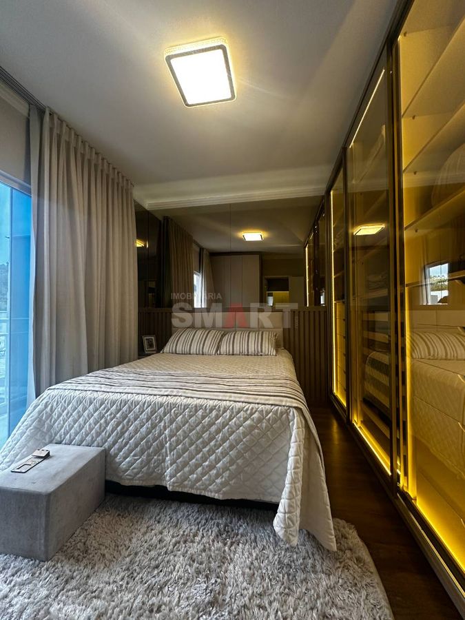 Geminado com 3 quartos e piscina semimobiliado