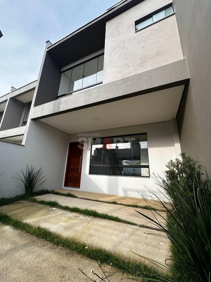 Geminado Duplex com 1 Suíte + 2 Quartos e Espaço de Fundos com Churrasqueira