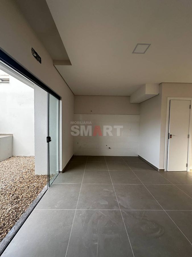 Geminado Duplex com 1 Suíte + 2 Quartos e Espaço de Fundos com Churrasqueira