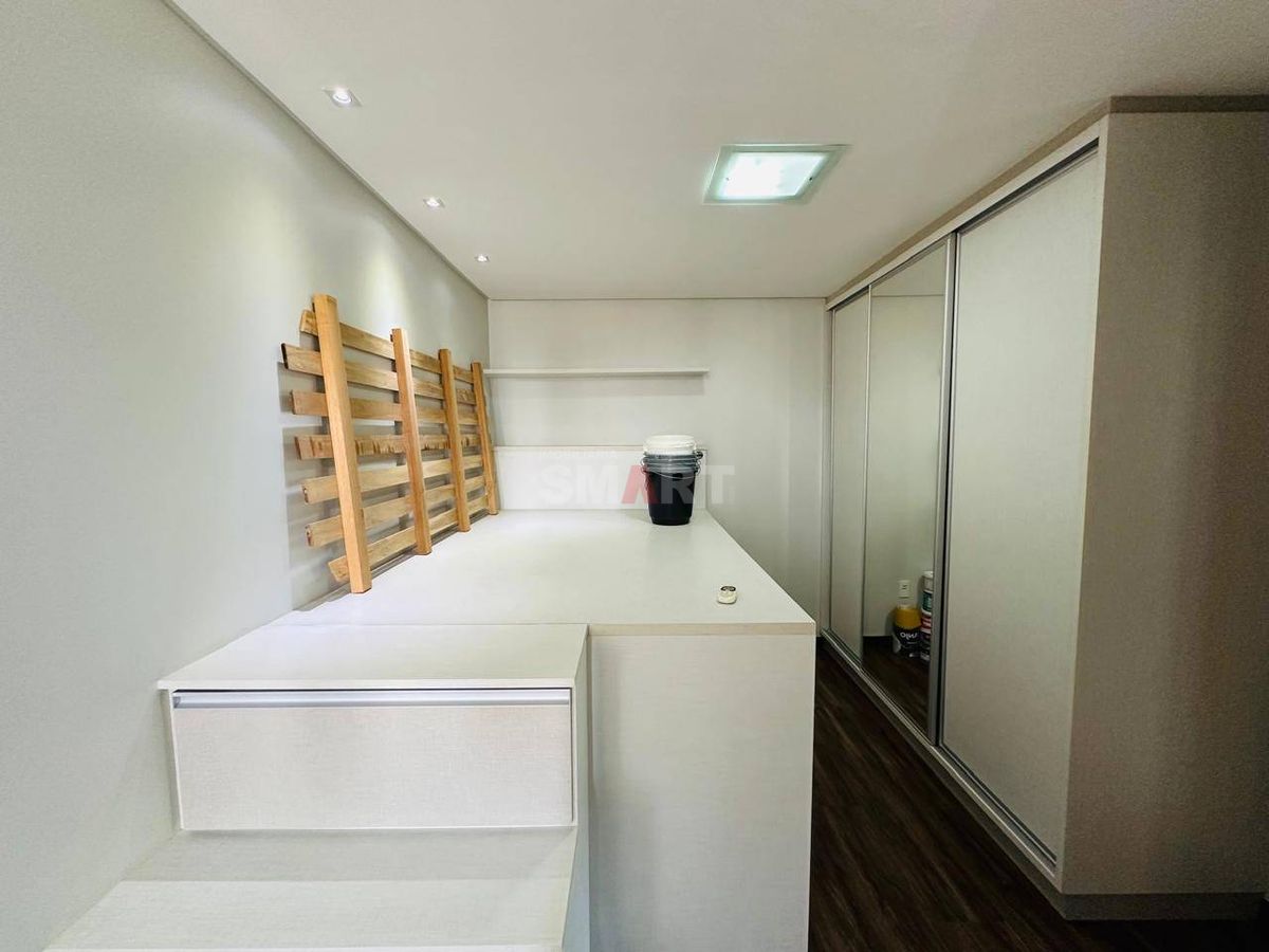 Apartamento 3 quartos (1 suíte) semimobiliado com 2 vagas de garagem e elevador