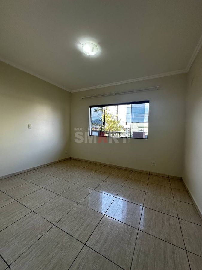 Casa Semimobiliada Suíte + 02 Dormitórios em Três Rios