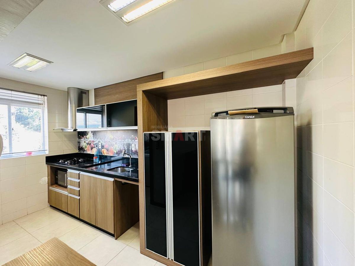 Apartamento 3 quartos (1 suíte) semimobiliado com 2 vagas de garagem e elevador
