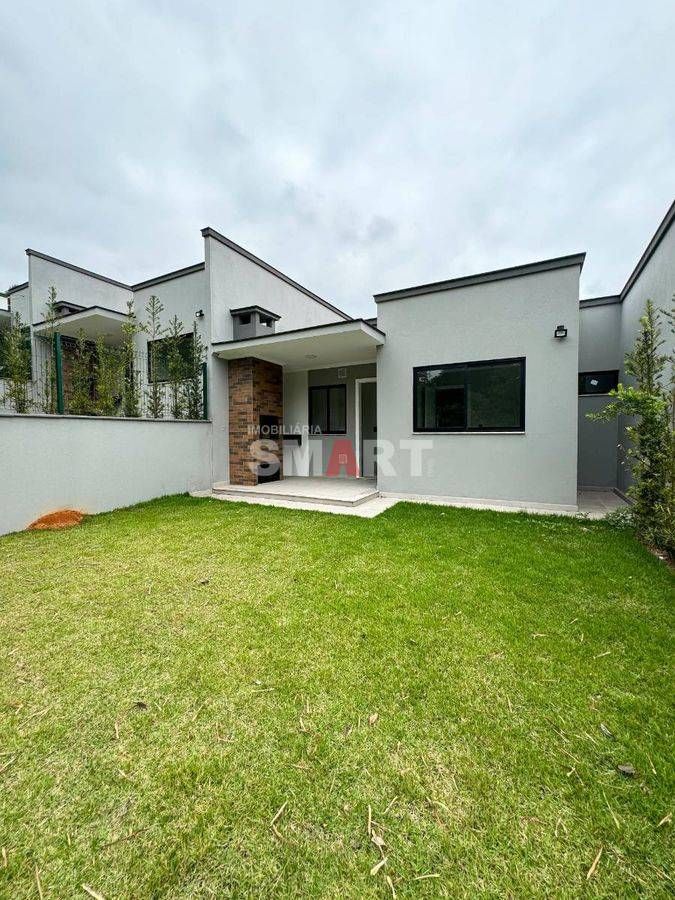 Casa Geminada com 1 Suíte + 2 Quartos e Amplo Espaço de Fundos