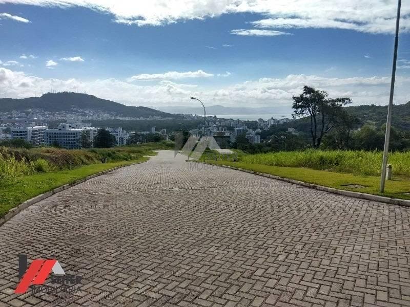 Terreno a venda no bairro Itacorubi com localização previlegiada
