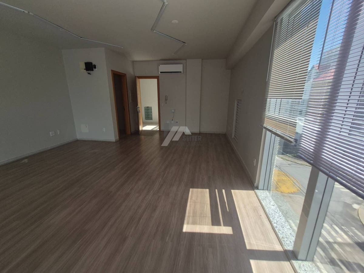 Sala comercial a venda no bairro Itacorubi com 37 m2 de área
